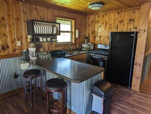 Fridge, microwave, oven, stovetop - Homestead Cabin at Gap Creek Cabins (Scott County)