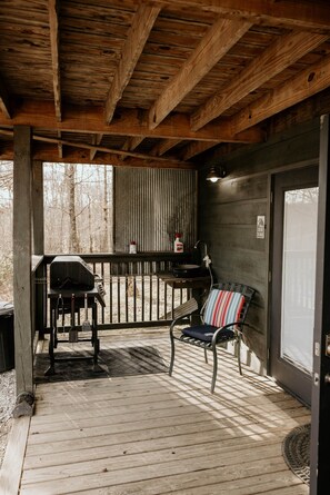 Terrace/patio - Hillside Cabin at Gap Creek Cabins (Scott County)