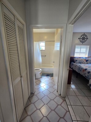 Towels, toilet paper -  Monthly 1 bedroom apt-C with kitchen, Old Town Key West. Fantasy Fest 26 open (Key West)