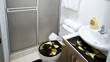 淋浴設備、提供毛巾、番梘、廁紙