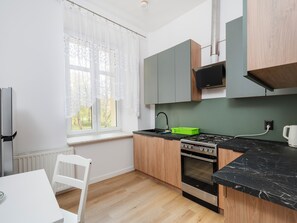 ثلاجة، فرن، موقد طهي مسطح