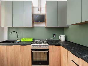 ثلاجة، فرن، موقد طهي مسطح