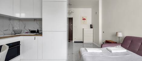 Iron/ironing board, WiFi, bed sheets