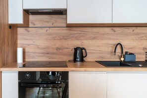 Refrigerador, horno, parrilla de estufa y lavavajillas 