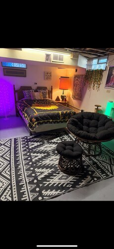 Cozy and warm basement in Morton Grove