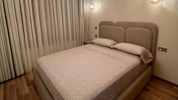 Iron/ironing board, WiFi, bed sheets