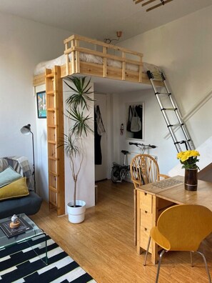 Interior - Artists' London Loft: 2 Bed, 25min from Central London (London)