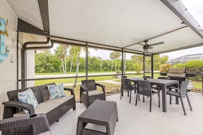 Outdoor dining - 3-bedroom house in enchanting Cape Coral with AC! (Cape Coral)