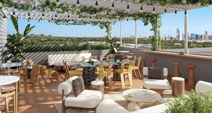 24 Guests at The Code by Avantstay Resort Amenities + Pool Steps to Zilker + Lady Bird in South Lamar