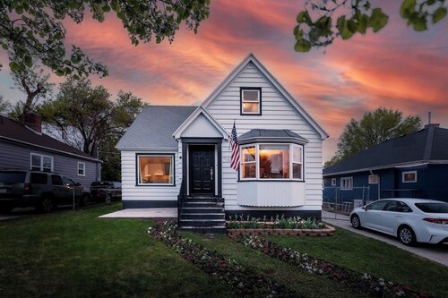 Family-Friendly Home • BBQ, Fire Pit & Kids’ Games .