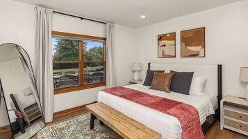 5 camere, una scrivania, ferro/asse da stiro, culla da viaggio