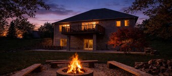 5BR Home • Sleeps 14 • Heated/AC Pickleball Barn • Hot Tub • 3,500 SF on 3 Acres