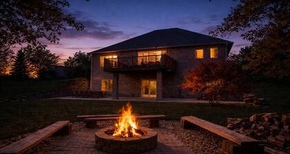 5BR Home • Sleeps 14 • Heated/AC Pickleball Barn • Hot Tub • 3,500 SF on 3 Acres