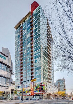 Interior - Stylish Condo With Balcony in Downtown Calgary (Calgary)