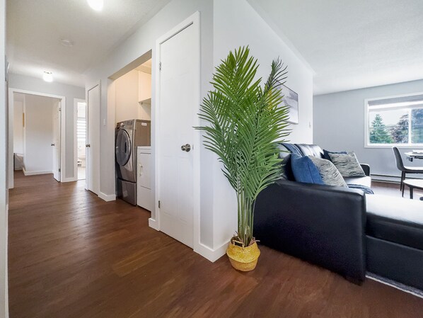Apartment (3 Bedrooms) | Interior - Charming Pet-friendly Summer Stay w/ Parking (Kawartha Lakes)