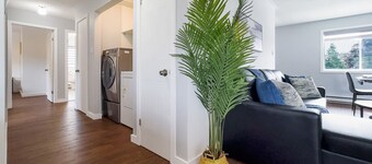 Charming Pet-friendly Summer Stay w/ Parking
