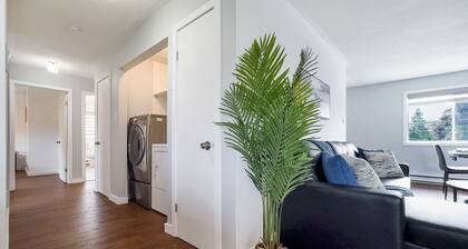 Charming Pet-friendly Summer Stay w/ Parking