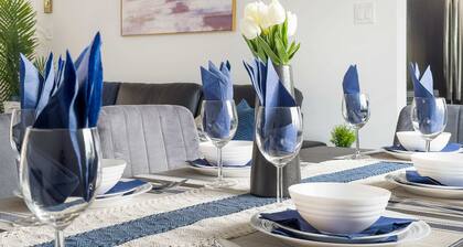 Charming Pet-friendly Summer Stay w/ Parking