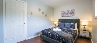 Charming Pet-friendly Summer Stay w/ Parking