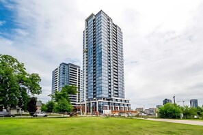 Apartment (1 Bedroom) | Interior - High Rise Condo w Balcony & Breathtaking Views (Kitchener)