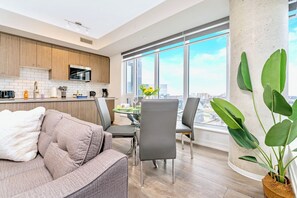 Apartment (1 Bedroom) | Interior - High Rise Condo w Balcony & Breathtaking Views (Kitchener)