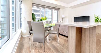 High Rise Condo w Balcony & Breathtaking Views
