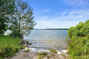 House (3 Bedrooms) | Interior - Charming Cabin w Large Yardnear Rideau Lakes (Rideau Lakes)