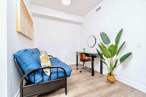 Interior - Union Towers Condo With City Views and Patio (Kitchener)