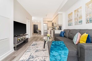 Apartment (1 Bedroom) | Interior - Newly Built Modern Condo w Balcony & City Views (Kitchener)