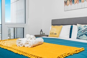 Interior - Newly Built Modern Condo w Balcony & City Views (Kitchener)