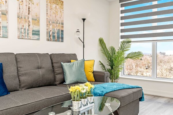 Interior - Newly Built Modern Condo w Balcony & City Views (Kitchener)