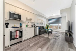 Apartment (1 Bedroom) | Interior - Newly Built Modern Condo w Balcony & City Views (Kitchener)