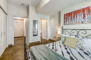 Apartment (2 Bedrooms) | Interior - Elegant Condo w/ Balcony, Stunning Downtown Views! (Calgary)
