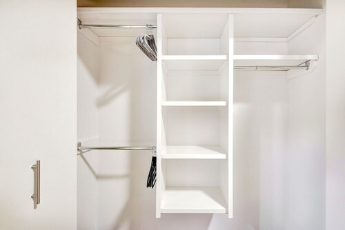 Downtown Condo w Incredible Views and BBQ