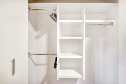 Downtown Condo w Incredible Views and BBQ