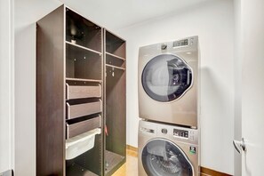 Interior - Downtown Condo w Incredible Views and BBQ (Calgary)