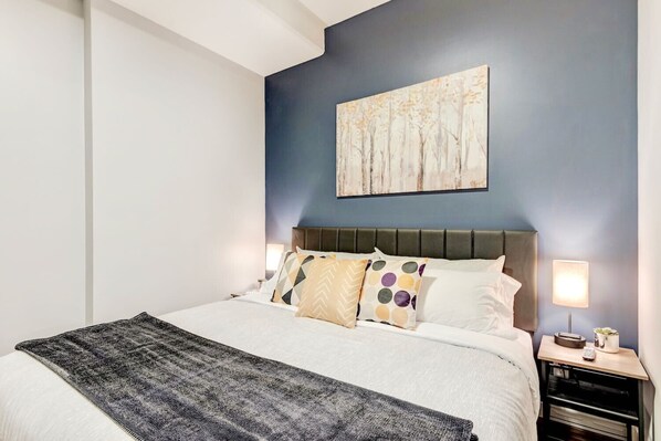 Interior - Downtown Condo w Incredible Views and BBQ (Calgary)