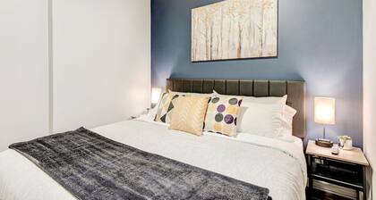 Downtown Condo w Incredible Views and BBQ