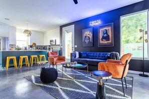 House (3 Bedrooms) | Living area | TV - Electric Disco Den 6 Min Walk to Rainey St (Austin)