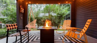 Electric Disco Den 6 Min Walk to Rainey St