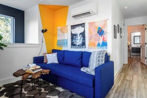 House (3 Bedrooms) | Interior - Stunning 3rd St Retreat4-min Walk to 6th St (Austin)