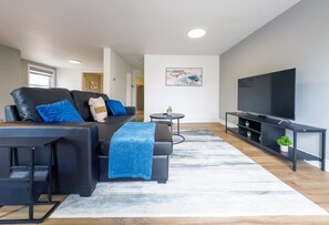 Apartment (3 Bedrooms) | Front of property - Warm & Inviting Summer Retreat for 7bobcaygeon (Kawartha Lakes)