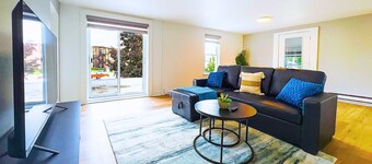 Pet Friendly Home Near Lock 32 & Beach Park