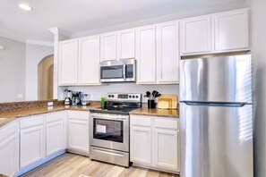 Apartment (3 Bedrooms) | Interior - Upstay Condo Near Disney w Pool & Sauna (Winter Garden)