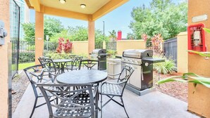 Unclassified image, 3 of 18, button - Condo 1BR Near Disney- Pool and Hot Tub! (Orlando)