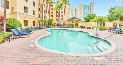 Condo With Hot Tub and Pool - Near to Disney!
