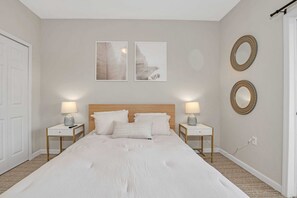 Interior - Upstay Large Family Condo w Pool, Sauna (Winter Garden)