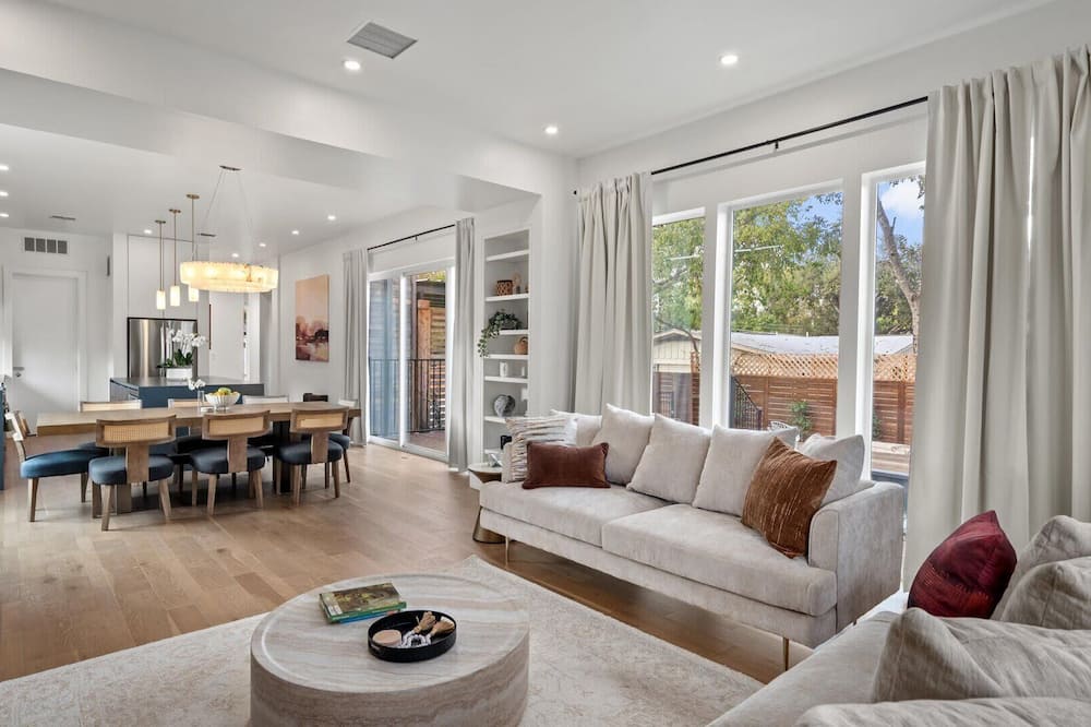 Luxury Group Retreat - Pool, Hot Tub, EV Charger