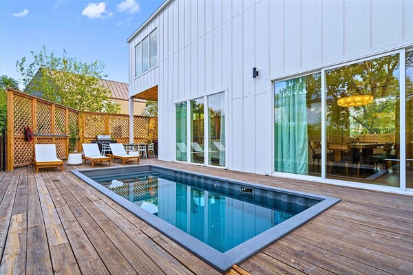 Luxury Group Retreat - Pool, Hot Tub, Ev Charger - Austin, TX