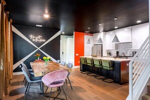 Interior - Queen's Gambit - 7 Minutes From Downtown - Sleeps 16 (Austin)